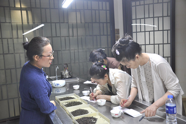 茶道培训机构怎么选? 天晟茶艺培训学校